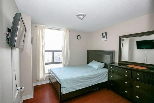 2302 - 18 Kinghtsbridge Rd, Condo with 3 bedrooms, 2 bathrooms and 1 parking in Brampton ON | Image 10