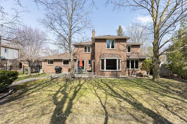 2482 Robin Dr, House detached with 4 bedrooms, 4 bathrooms and 6 parking in Mississauga ON | Image 24