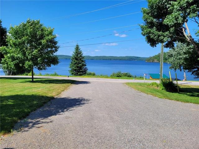 217 Kamaniskeg Lake Road, House detached with 3 bedrooms, 2 bathrooms and 20 parking in Hastings Highlands ON | Image 6