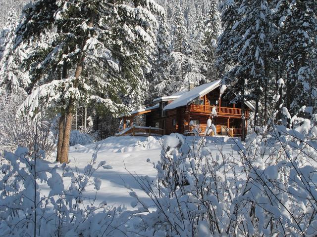 823 Crandall Road, House detached with 3 bedrooms, 2 bathrooms and null parking in Columbia Shuswap A BC | Image 2