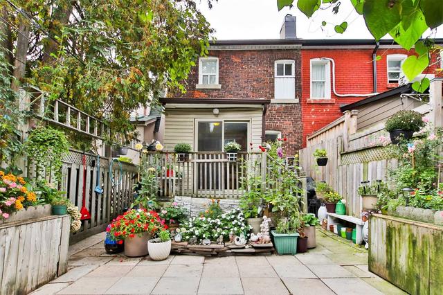 964 St Clarens Ave, House semidetached with 3 bedrooms, 2 bathrooms and 0 parking in Toronto ON | Image 32