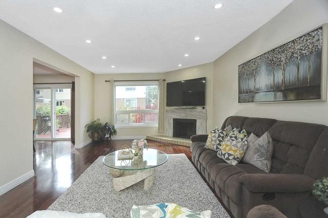 1561 Geta Circ, House detached with 4 bedrooms, 3 bathrooms and 5 parking in Pickering ON | Image 9