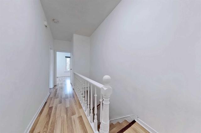 upper - 370 Delaware Ave, House semidetached with 2 bedrooms, 1 bathrooms and 0 parking in Toronto ON | Image 17