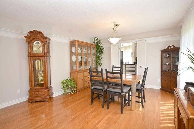 18 Chopin Cres, House detached with 4 bedrooms, 4 bathrooms and 6 parking in Brampton ON | Image 37