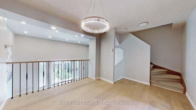 36 - 44 Chester Le Blvd, Townhouse with 3 bedrooms, 2 bathrooms and 2 parking in Toronto ON | Image 5