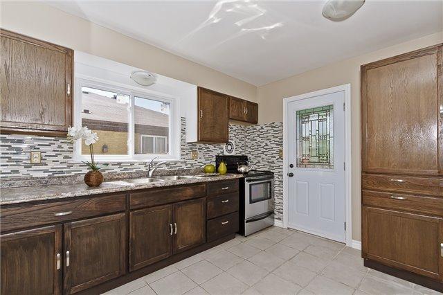 3644 Anniversary Rd, House semidetached with 3 bedrooms, 2 bathrooms and 4 parking in Mississauga ON | Image 8