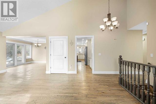 256 Sirocco Place Sw, House detached with 4 bedrooms, 3 bathrooms and 4 parking in Calgary AB | Image 4