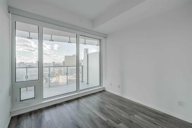 2109 - 197 Yonge St, Condo with 3 bedrooms, 2 bathrooms and 1 parking in Toronto ON | Image 7