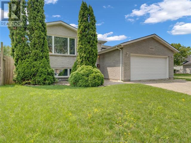 4005 Maple Leaf Crescent, House detached with 4 bedrooms, 2 bathrooms and null parking in Windsor ON | Image 3