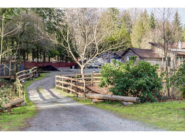 30343 Dewdney Trunk Road, House detached with 3 bedrooms, 3 bathrooms and 15 parking in Mission BC | Image 2