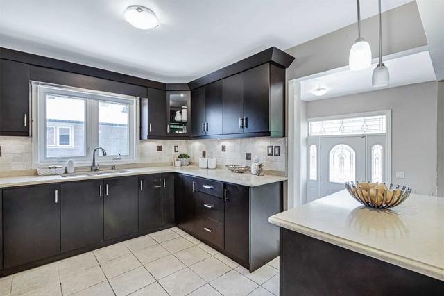 60 Holford Cres, House detached with 3 bedrooms, 1 bathrooms and 4 parking in Toronto ON | Image 24
