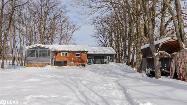 1798 Penetanguishene Road, House detached with 4 bedrooms, 2 bathrooms and 11 parking in Springwater ON | Image 7