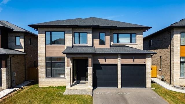 7 Lightfeather Pl, House detached with 4 bedrooms, 3 bathrooms and 6 parking in Hamilton ON | Image 1