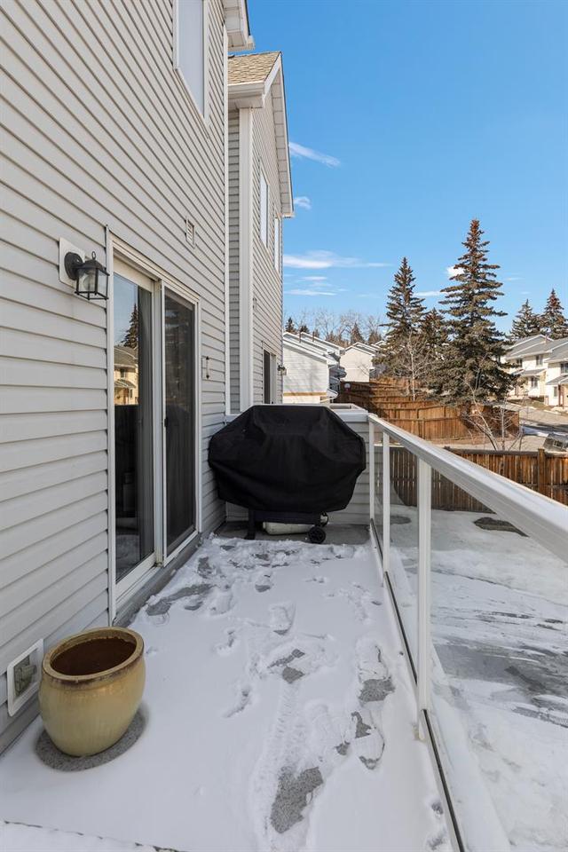 18 Stradwick Rise Sw, Home with 4 bedrooms, 2 bathrooms and 4 parking in Calgary AB | Image 38