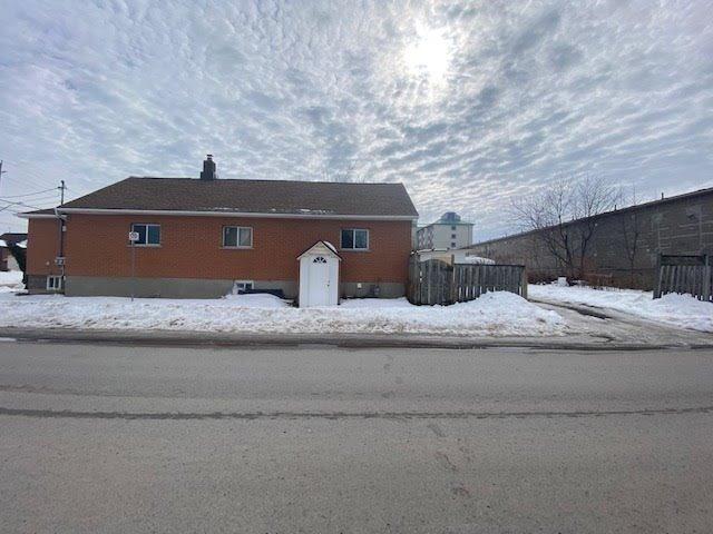 5609 Buchanan Ave, House detached with 3 bedrooms, 2 bathrooms and 2 parking in Niagara Falls ON | Image 3