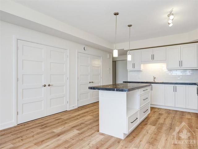 a - 906 Chablis Crescent, Condo with 2 bedrooms, 2 bathrooms and 2 parking in Russell ON | Image 8