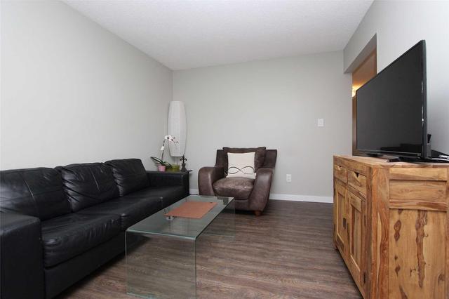 14 Parker Cres, Townhouse with 3 bedrooms, 2 bathrooms and 1 parking in Ajax ON | Image 10