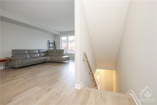29 Lakepointe Drive, Townhouse with 4 bedrooms, 3 bathrooms and 5 parking in Ottawa ON | Image 9