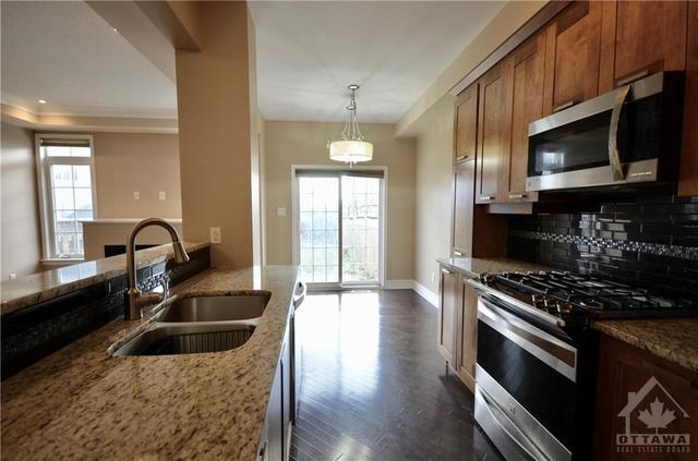 869 Kennacraig Private, Townhouse with 3 bedrooms, 4 bathrooms and 2 parking in Ottawa ON | Image 5