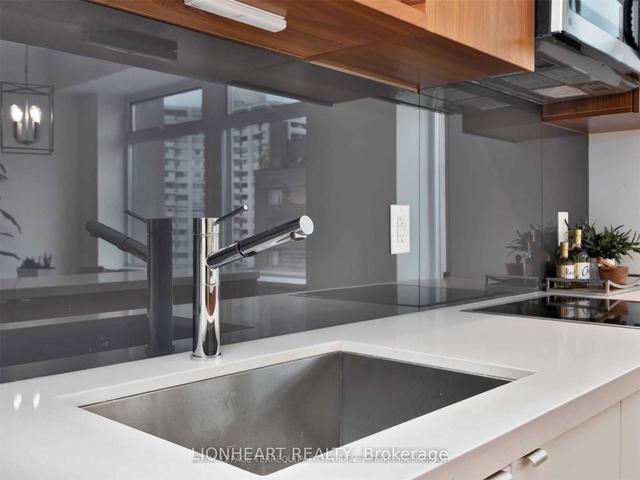 605 - 111 St Clair Ave W, Condo with 2 bedrooms, 2 bathrooms and 1 parking in Toronto ON | Image 26
