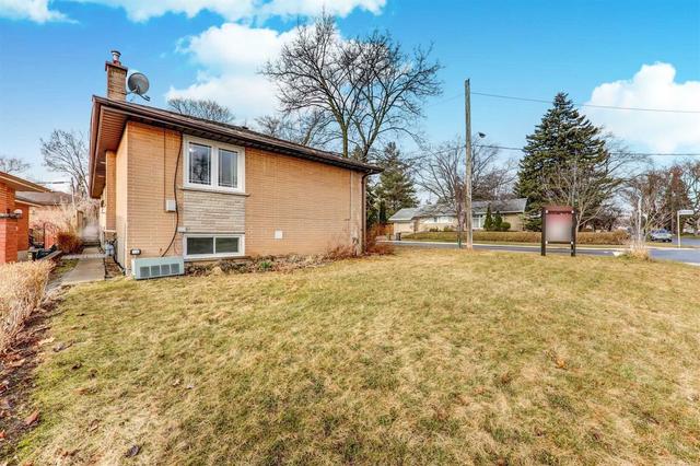 1 Barwell Cres, House detached with 3 bedrooms, 3 bathrooms and 4 parking in Toronto ON | Image 30