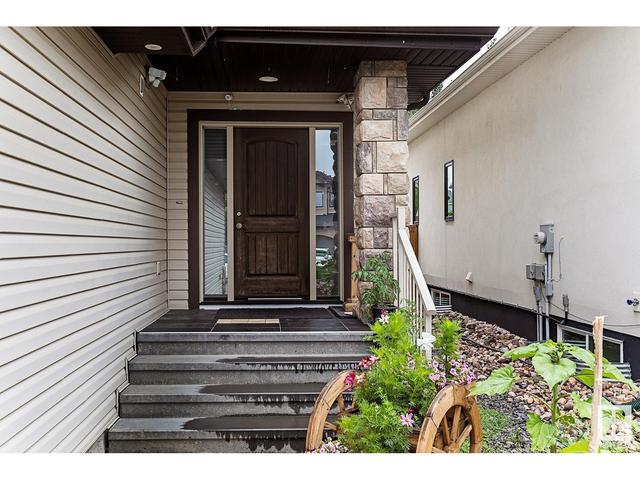10904 174 Av Nw, House detached with 6 bedrooms, 3 bathrooms and null parking in Edmonton AB | Image 2