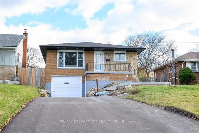 54 Lake Ave N, House detached with 3 bedrooms, 3 bathrooms and 7 parking in Hamilton ON | Image 1