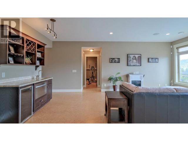 732 Traditions Crescent, House detached with 4 bedrooms, 2 bathrooms and 3 parking in Kelowna BC | Image 44