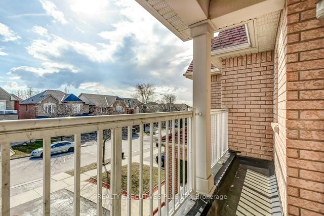 68 Oblate Cres, House detached with 4 bedrooms, 4 bathrooms and 6 parking in Brampton ON | Image 9