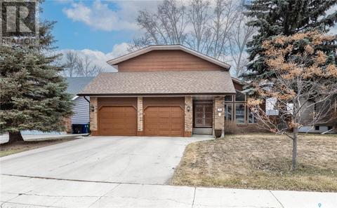 735 Wakaw Terrace, House detached with 5 bedrooms, 4 bathrooms and null parking in Saskatoon SK | Card Image
