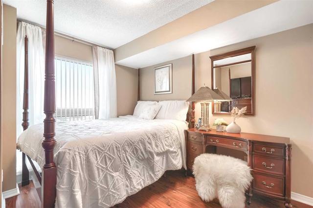 2201 - 215 Queen St E, Condo with 2 bedrooms, 2 bathrooms and 2 parking in Brampton ON | Image 8