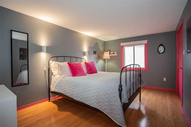 74 Strathroy Cres, House detached with 4 bedrooms, 4 bathrooms and 4 parking in Hamilton ON | Image 15