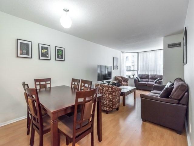 1102 - 717 Bay St, Condo with 2 bedrooms, 2 bathrooms and null parking in Toronto ON | Image 5