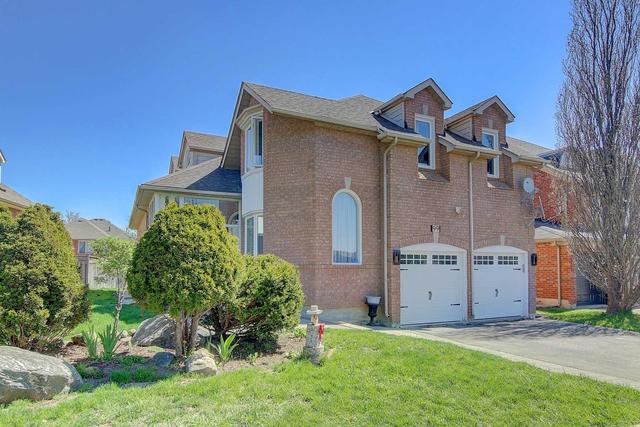 99 Shaftsbury Ave, House detached with 4 bedrooms, 3 bathrooms and 6 parking in Richmond Hill ON | Image 2