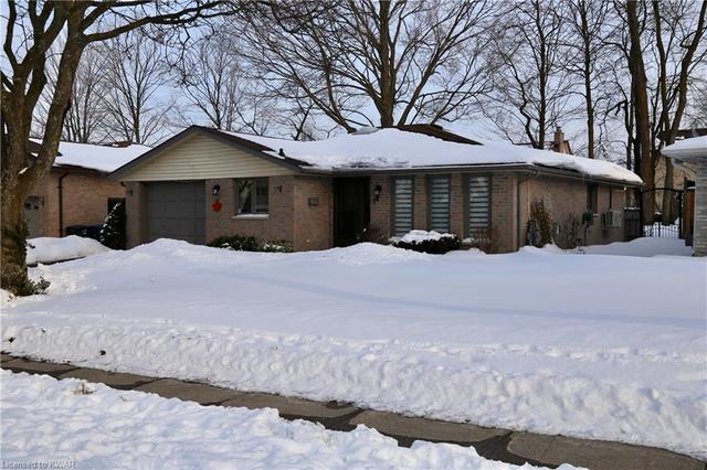 18 Suzanna Drive, House detached with 2 bedrooms, 1 bathrooms and 3 parking in Guelph ON | Image 1