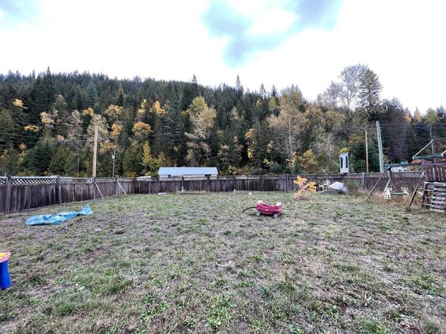 3340 Highway 6, House detached with 5 bedrooms, 3 bathrooms and null parking in Central Kootenay E BC | Image 3