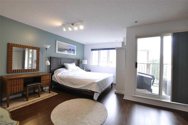 1700 - 28 Sommerset Way, Townhouse with 3 bedrooms, 3 bathrooms and 2 parking in Toronto ON | Image 10