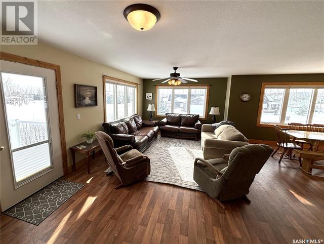 437 Vivian Bay, House detached with 2 bedrooms, 2 bathrooms and null parking in Coteau No. 255 SK | Image 3