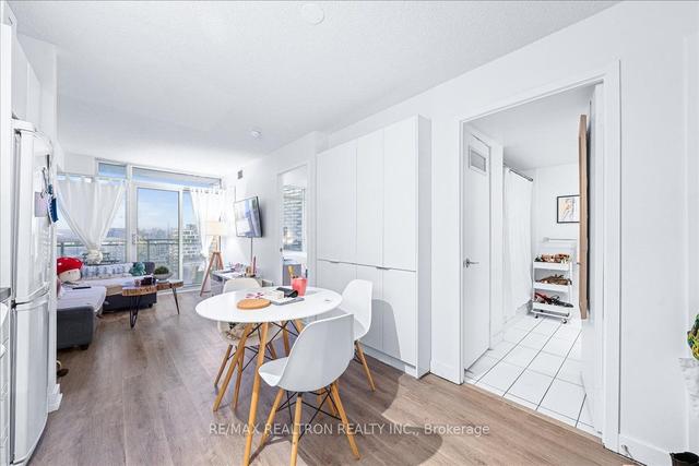 2015 - 15 Iceboat Terr, Condo with 1 bedrooms, 1 bathrooms and 0 parking in Toronto ON | Image 7