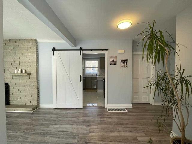 10 Sifton Crt, House detached with 3 bedrooms, 2 bathrooms and 2 parking in Toronto ON | Image 13