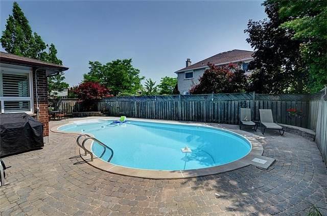 2209 Marisha Crt, House detached with 4 bedrooms, 3 bathrooms and 4 parking in Oakville ON | Image 19