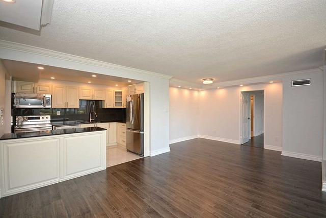 709 - 1320 Mississauga Valley Blvd, Condo with 2 bedrooms, 2 bathrooms and 1 parking in Mississauga ON | Image 2
