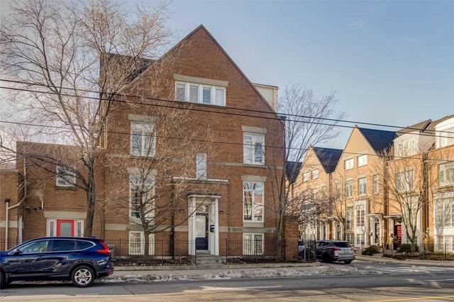 866 Pape Ave, House attached with 3 bedrooms, 3 bathrooms and null parking in Toronto ON | Image 1