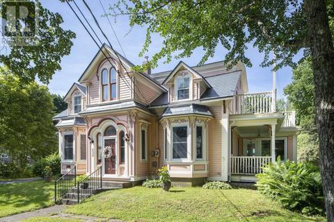 624 Main Street, House detached with 4 bedrooms, 2 bathrooms and null parking in Mahone Bay NS | Card Image