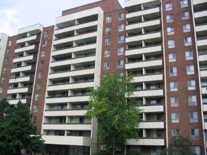 102 - 1 Four Winds Dr, Condo with 3 bedrooms, 2 bathrooms and 1 parking in Toronto ON | Image 1