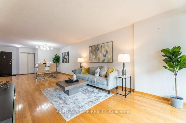 207 - 33 Elmhurst Ave, Condo with 2 bedrooms, 2 bathrooms and 1 parking in Toronto ON | Image 5