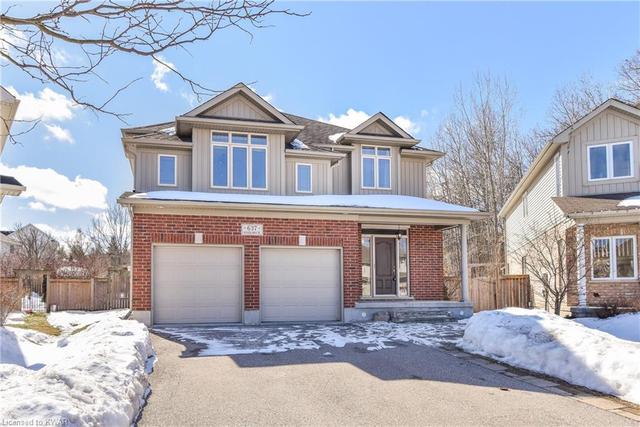 637 Woodlawn Place, House detached with 3 bedrooms, 2 bathrooms and 4 parking in Waterloo ON | Image 2
