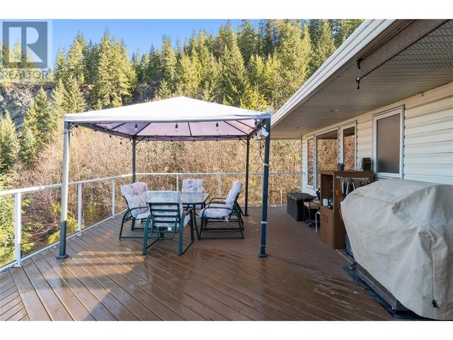 39 - 2592 Alpen Paradies Road, House detached with 4 bedrooms, 3 bathrooms and 2 parking in Columbia Shuswap C BC | Image 18