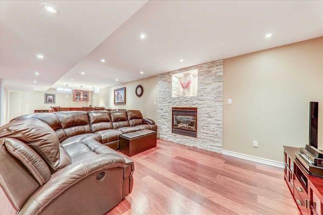 4 Grapevine Circ, House detached with 4 bedrooms, 4 bathrooms and 6 parking in Toronto ON | Image 14