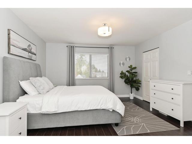 13435 61a Avenue, House detached with 4 bedrooms, 3 bathrooms and 4 parking in Surrey BC | Image 15